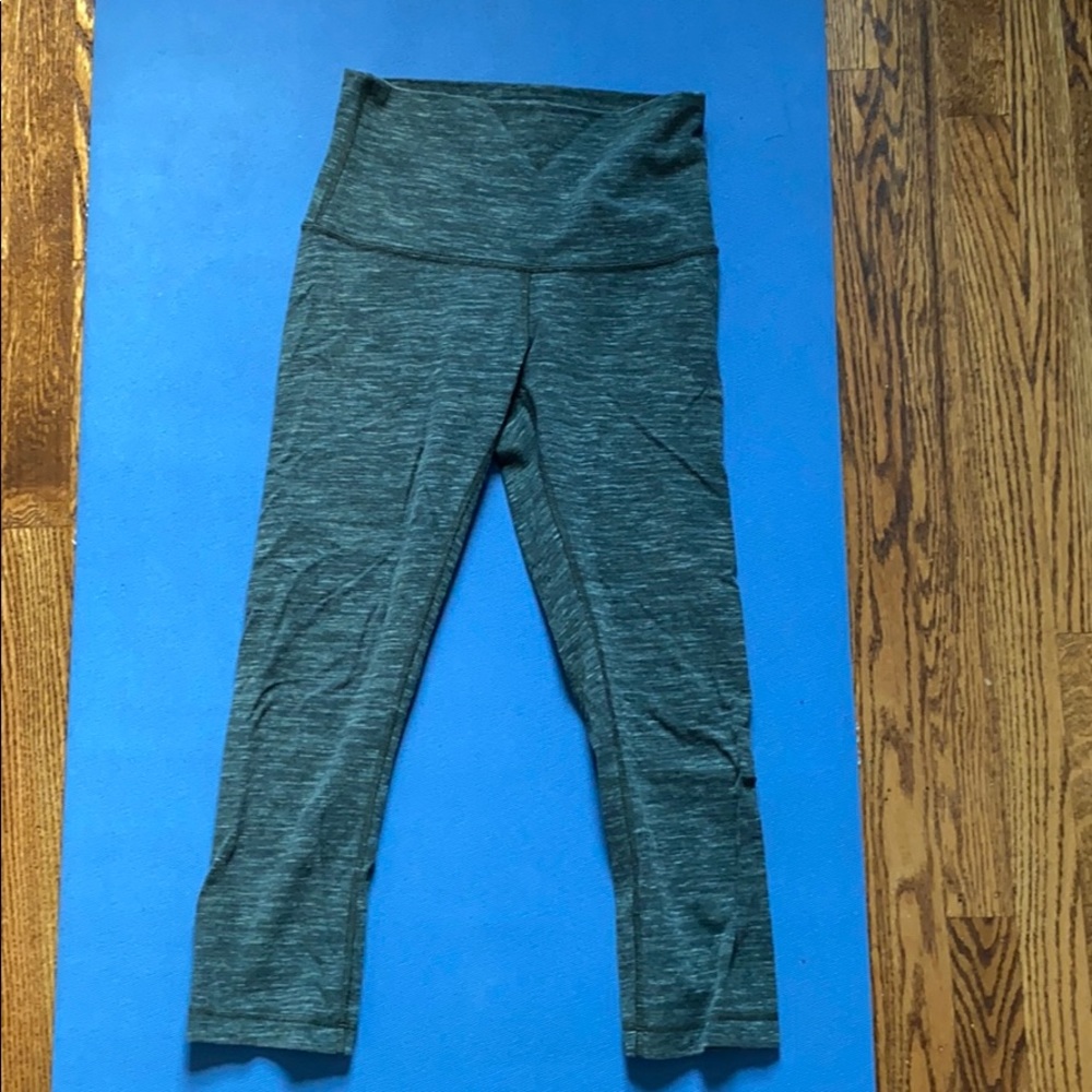 Green Lululemon Wunder Under Crop!!!
